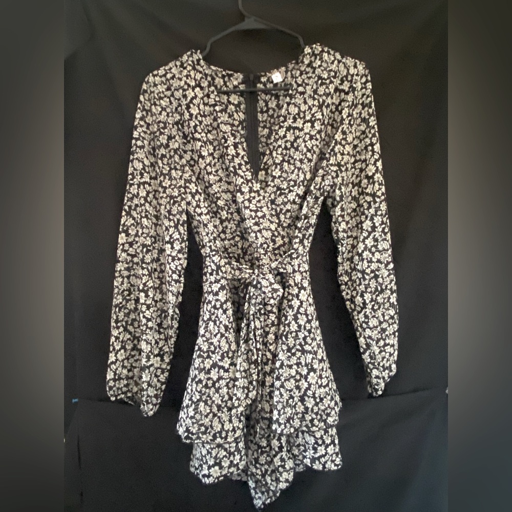 Super cute romper blouse size small no tags, never worn